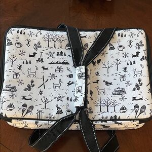 Scout Black & White Winter Toile Insulated Casserole Carrier